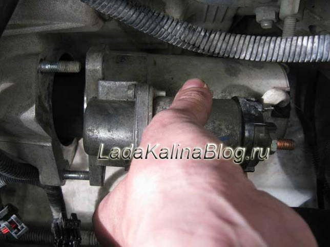 снятие и установка стартера на Ладе Калине
